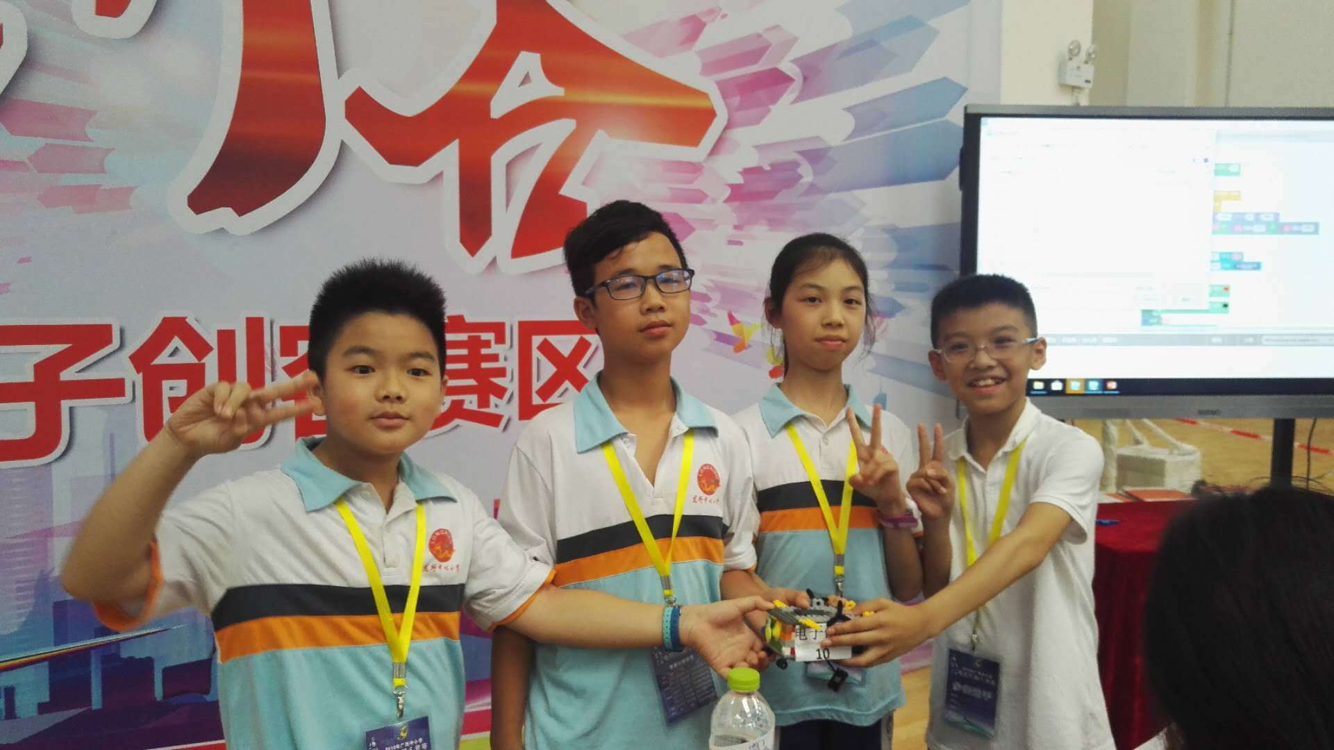 广西中小学电脑机器人竞赛 (1).jpg