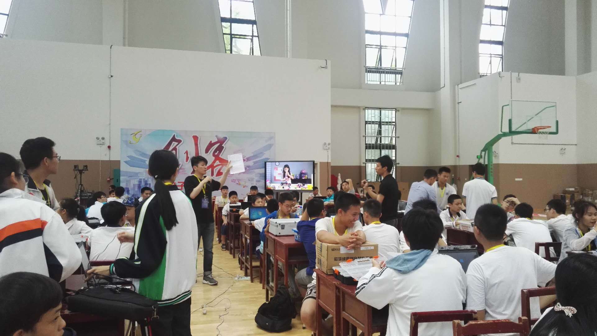 广西中小学电脑机器人竞赛 (2).jpg