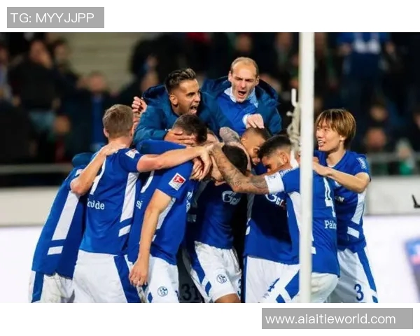 奥格斯堡豪取三连胜，3-0大胜沙尔克04！