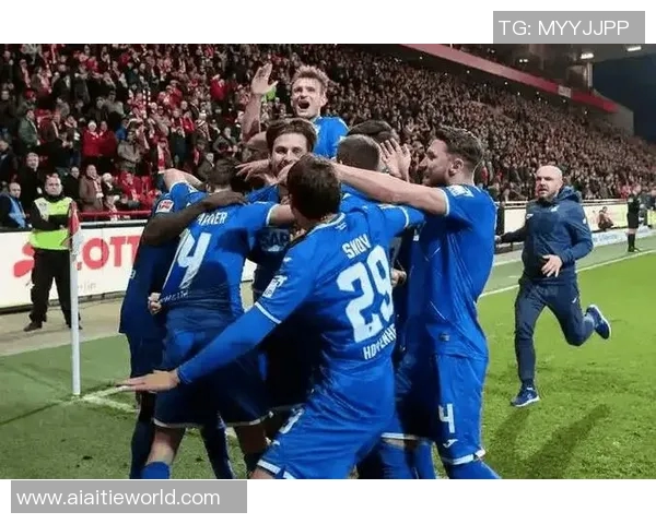 霍芬海姆惨遭连败！德甲洛瓦众势难敌，球迷怒呼不满